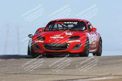 media/Oct-26-2025-CalClub SCCA (Sun) [[8ce1e69566]]/Group 2/Grapevine/